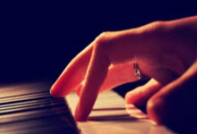 西班牙女足喜迎胜利，信心倍增！